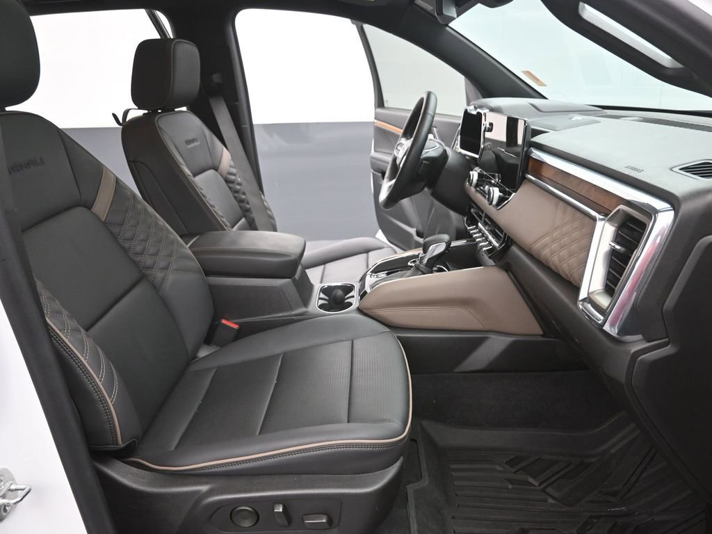 Used 2024 GMC Canyon Denali image 24