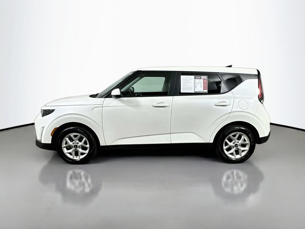 Used 2025 Kia Soul LX w/ LX Technology Package FWD image 5