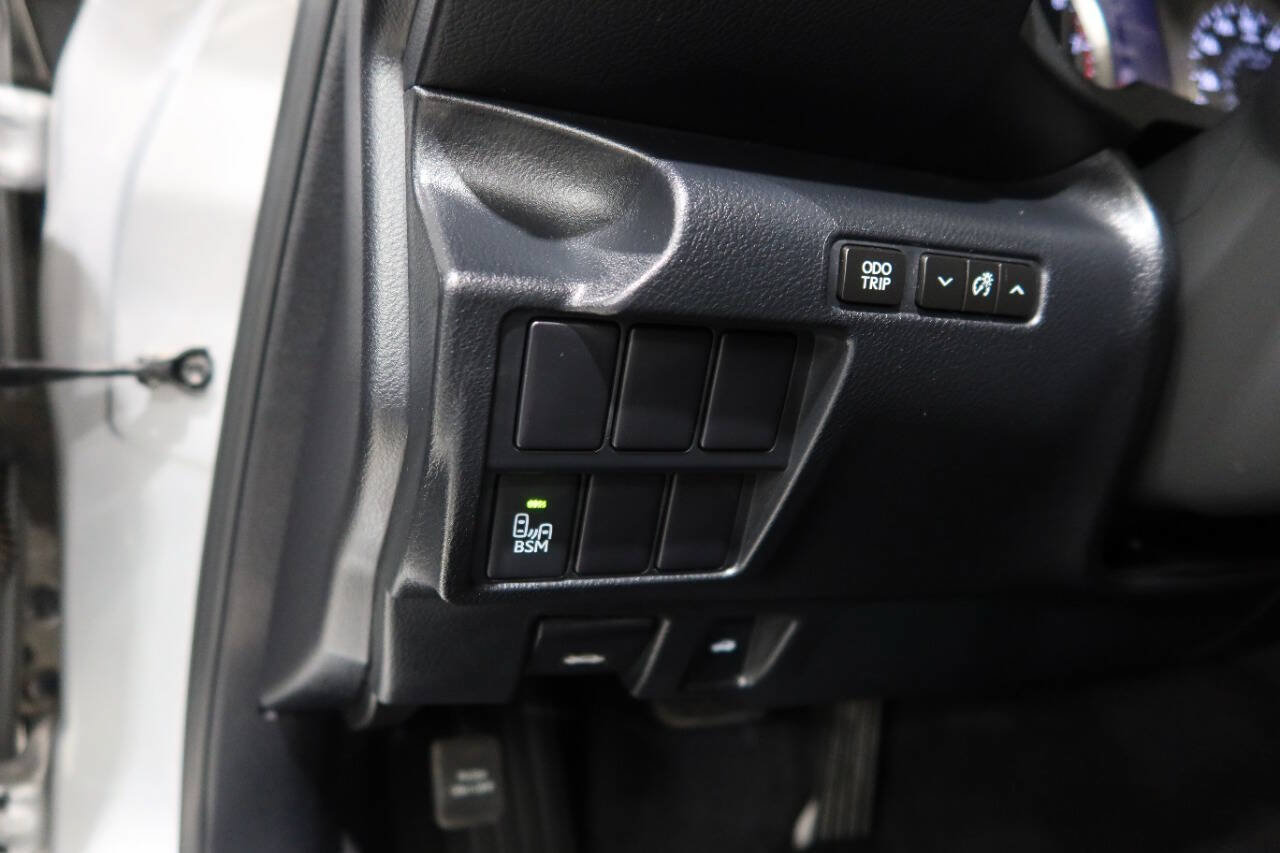 Used 2016 Lexus IS 300 AWD w/ Navigation System Package image 28