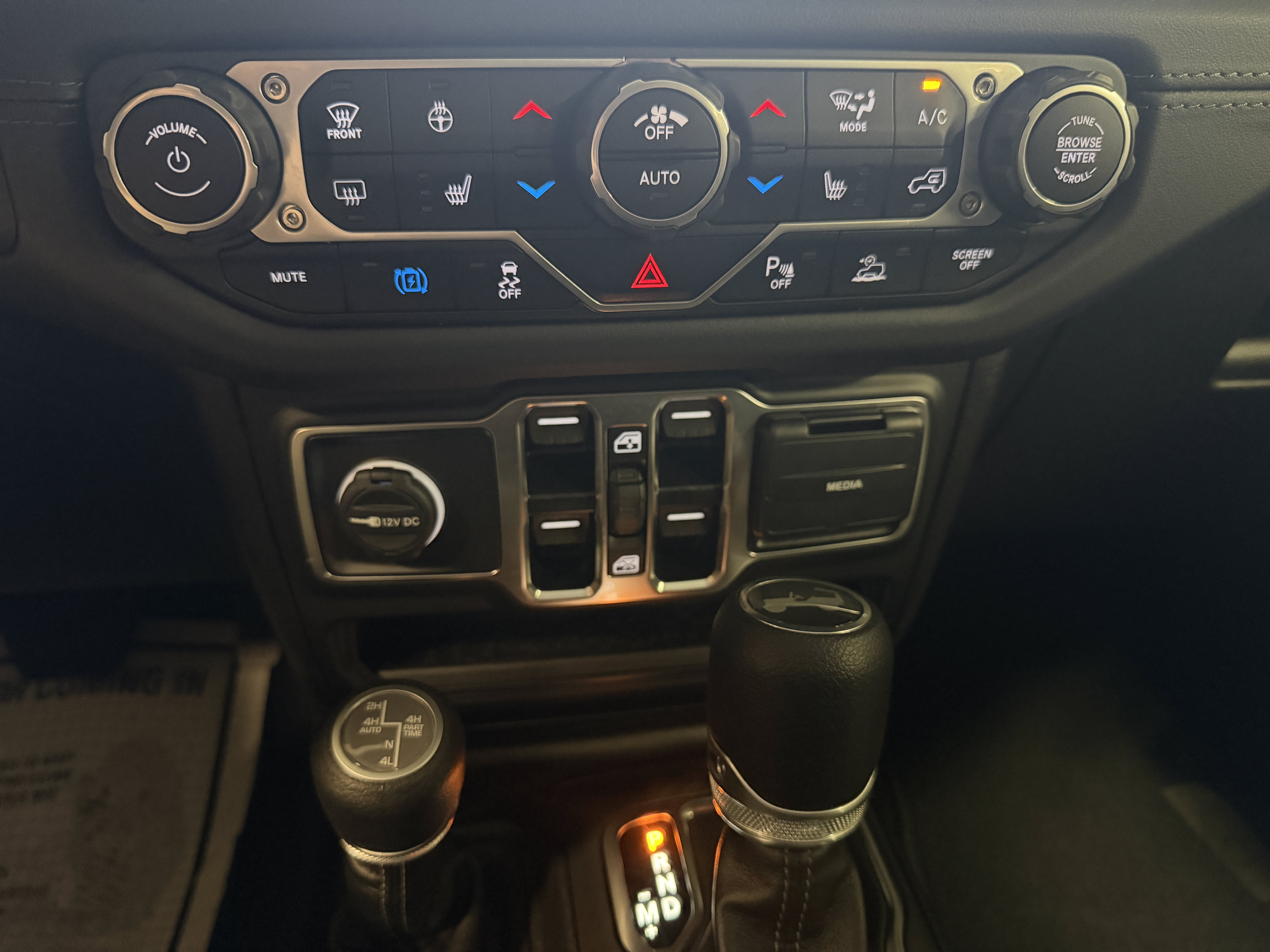 Used 2025 Jeep Wrangler Unlimited Sahara w/ Safety Group AWD/4WD image 12