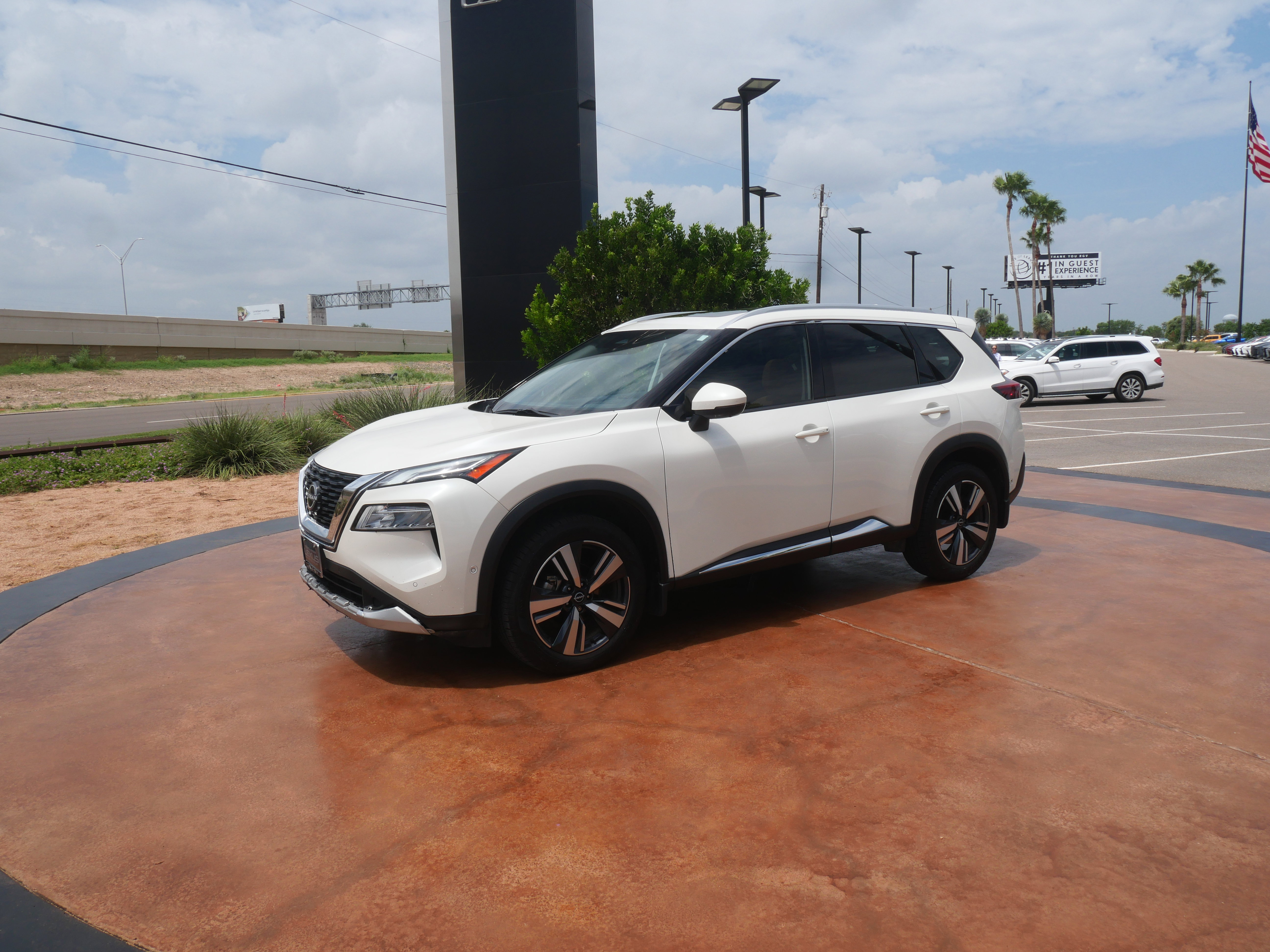 Used 2023 Nissan Rogue Platinum w/ Platinum Premium Package image 5