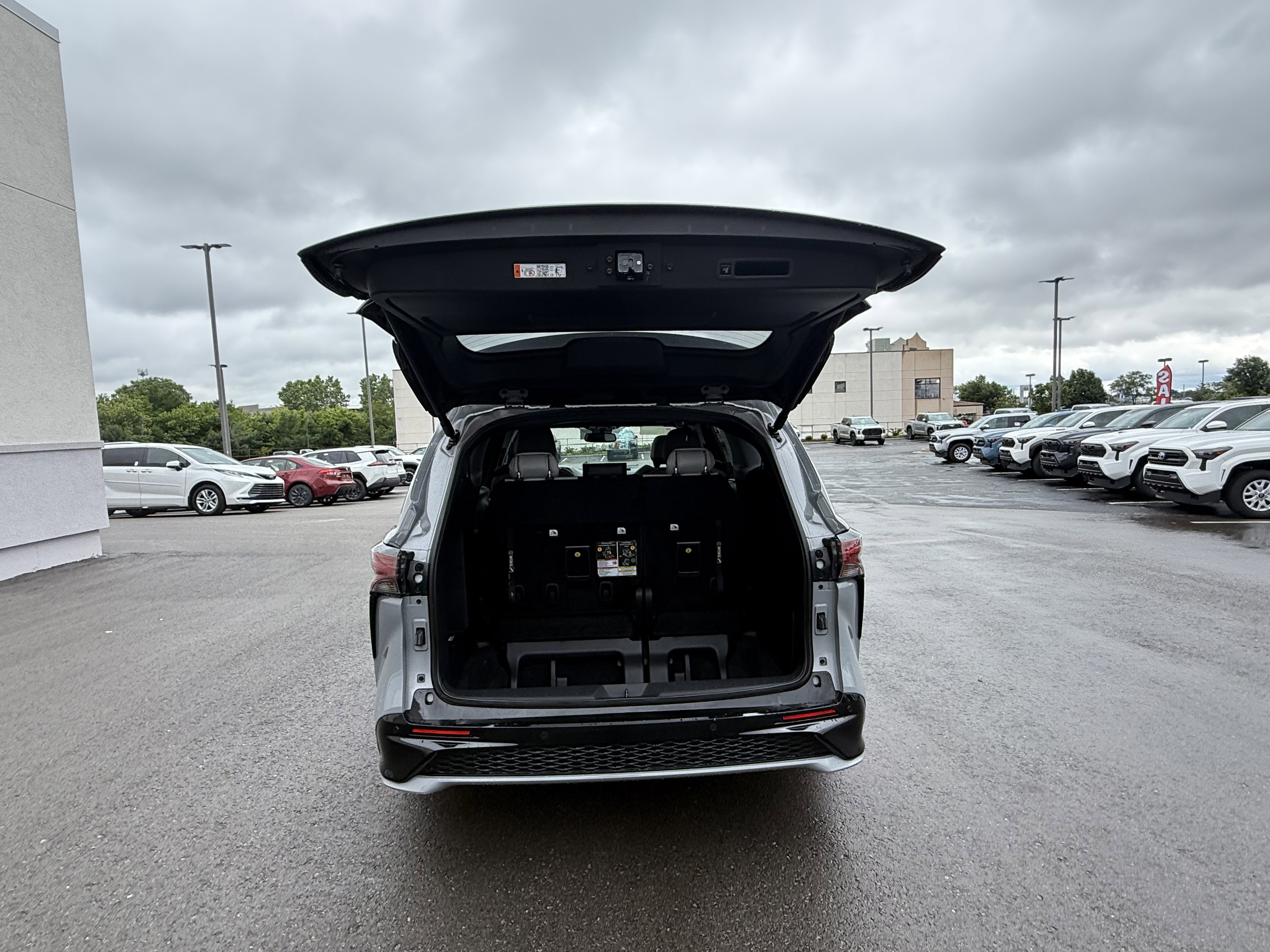 Certified 2025 Toyota Sienna XSE w/ XSE Plus Package AWD/4WD image 4