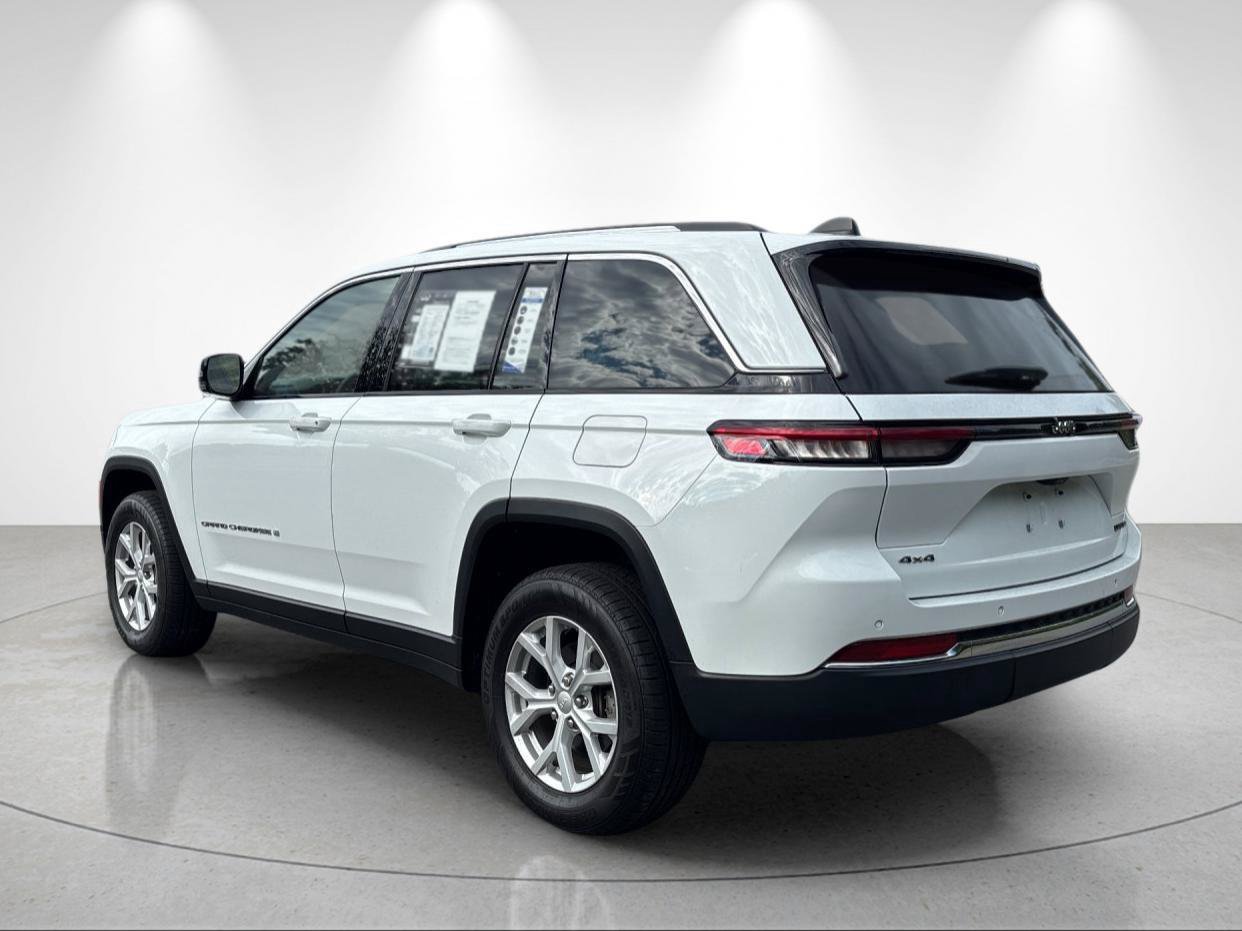 Used 2023 Jeep Grand Cherokee Limited AWD/4WD image 3