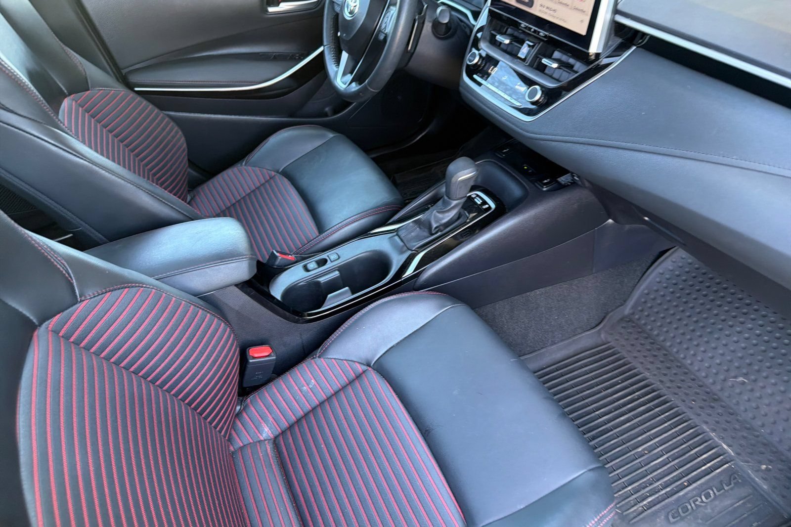 Used 2025 Toyota Corolla XSE FWD image 19