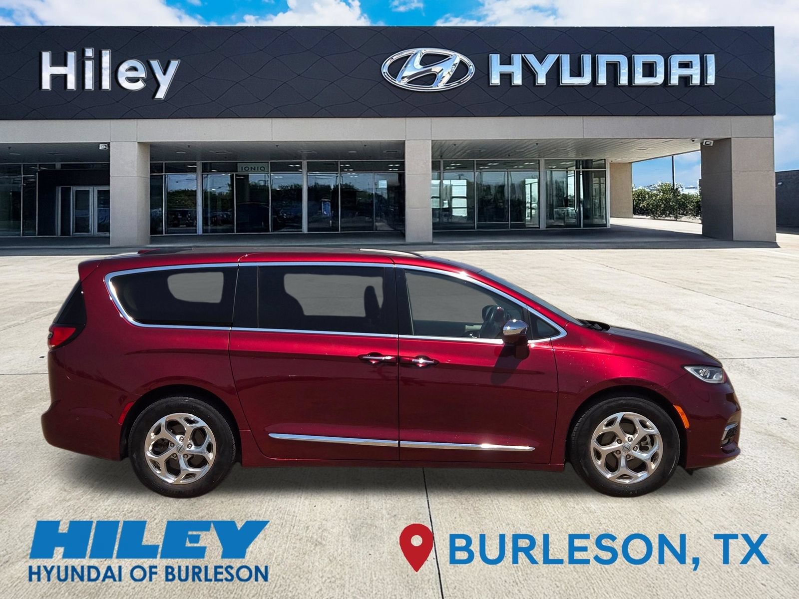 Used 2022 Chrysler Pacifica Limited FWD image 3