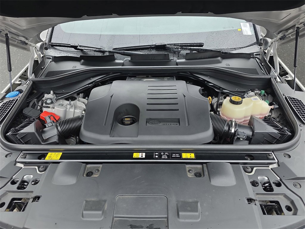 Used 2025 Land Rover Range Rover Sport SE image 35
