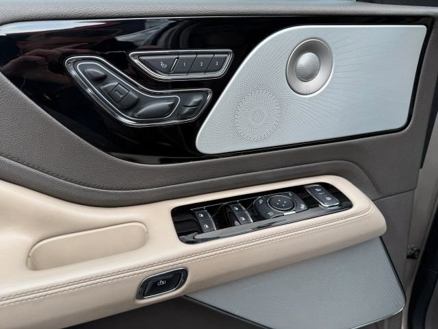 Used 2020 Lincoln Aviator Reserve w/ Equipment Group 202A image 46