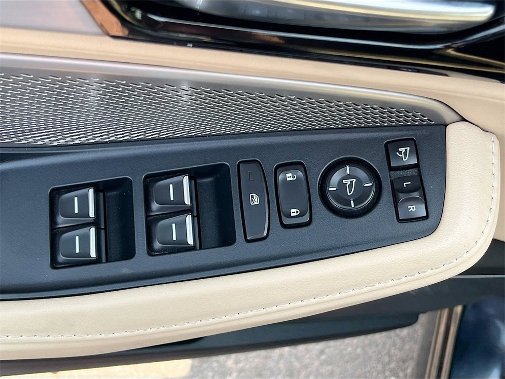 Used 2024 Acura MDX SH-AWD w/ Technology Package image 18