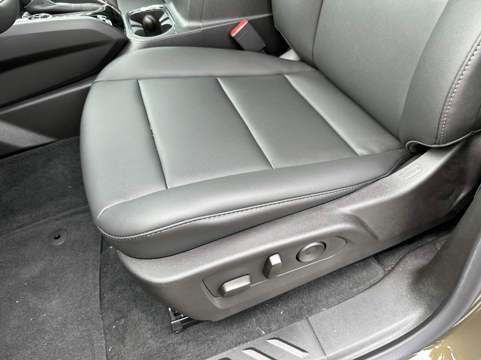 New 2025 GMC Canyon Elevation w/ Convenience Package image 16