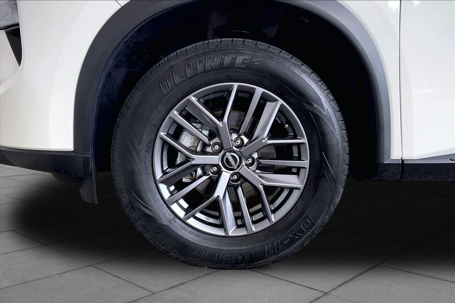 Used 2024 Nissan Rogue S AWD/4WD image 11