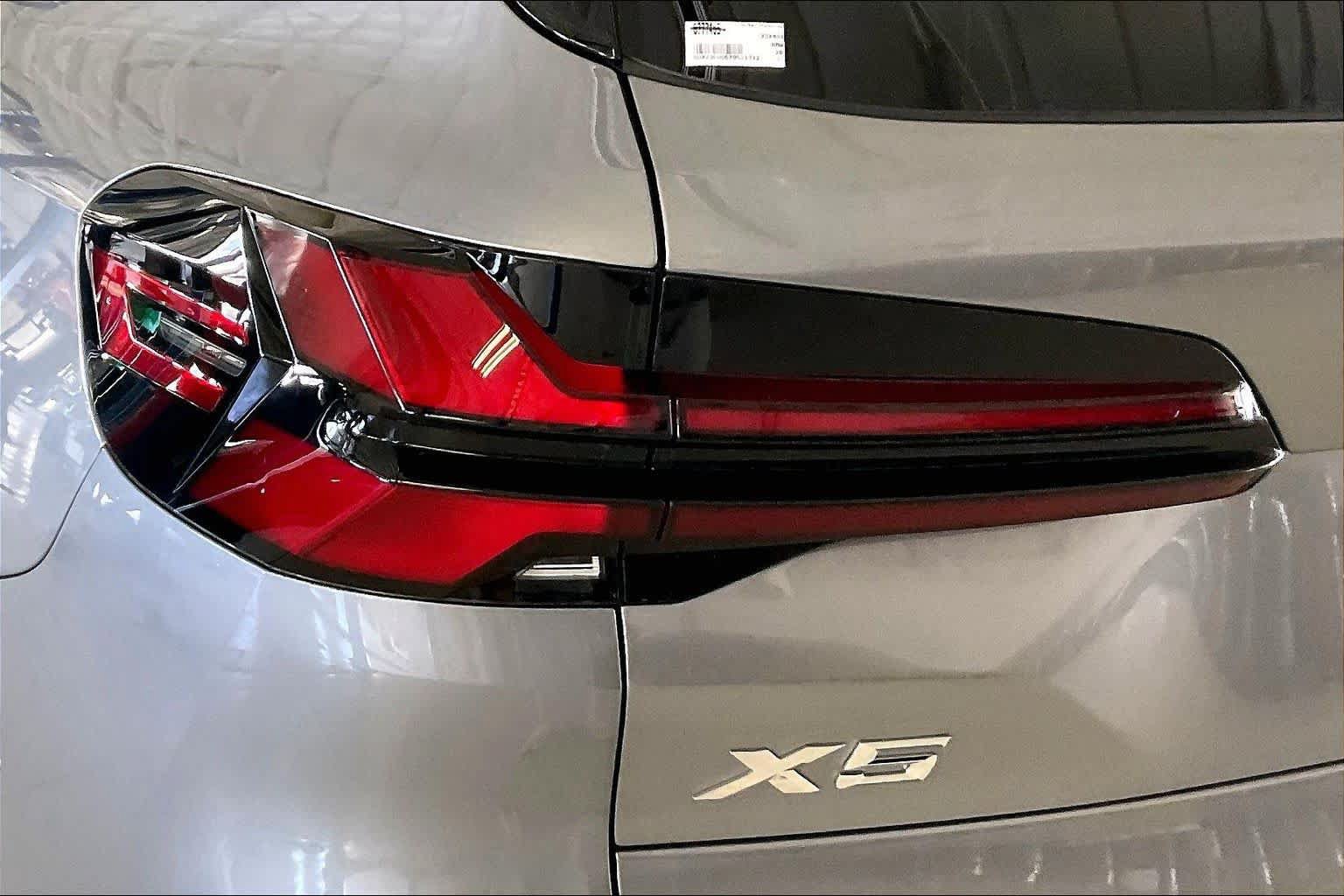 New 2026 BMW X5 xDrive40i w/ M Sport Package AWD/4WD image 14