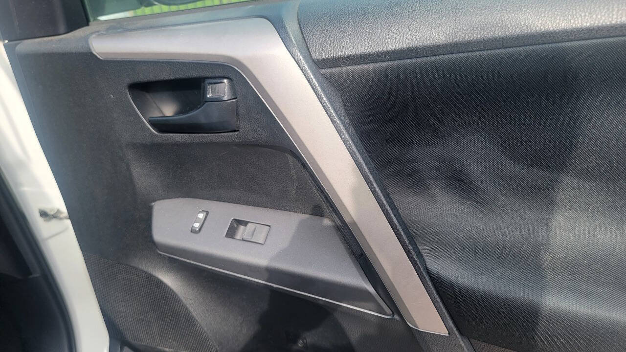 Used 2016 Toyota RAV4 LE FWD image 26