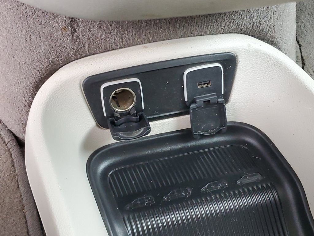 Used 2017 Chrysler Pacifica Touring-L w/ Tire & Wheel Group image 21