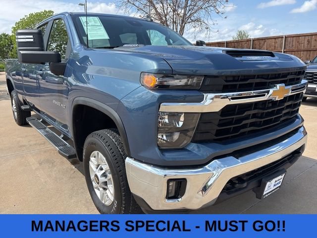 Used 2025 Chevrolet Silverado 2500 LT w/ Convenience Package AWD/4WD image 2