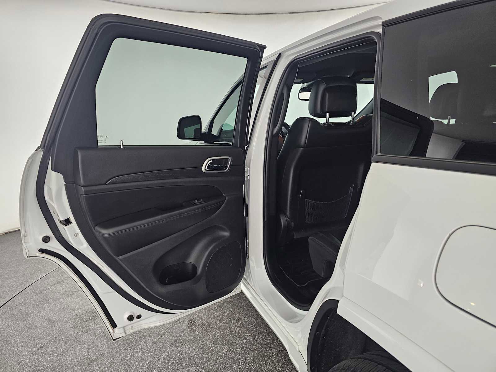 Used 2018 Jeep Grand Cherokee Altitude image 15