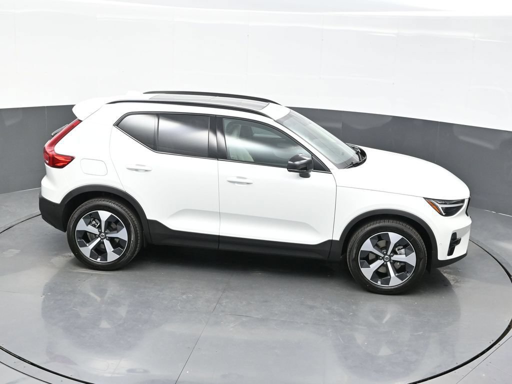 New 2026 Volvo XC40 B5 Plus w/ Protection Package Premier AWD/4WD image 23