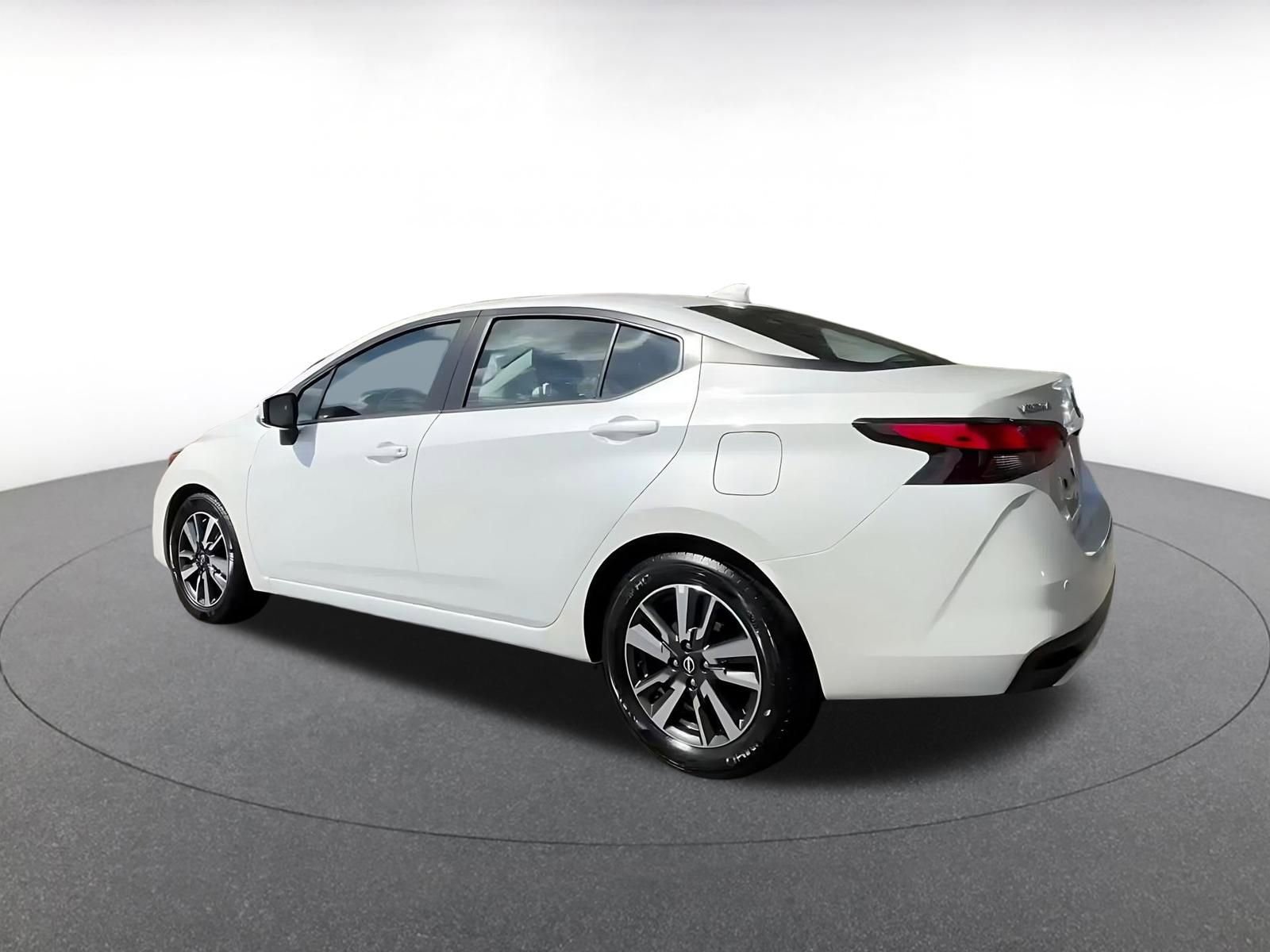 Used 2025 Nissan Versa SV FWD image 10