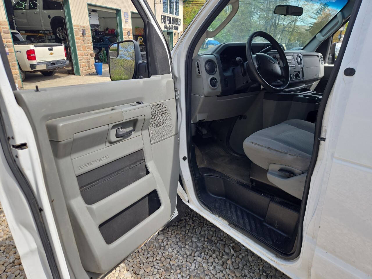 Used 2014 Ford E-350 and Econoline 350 Super Duty w/ Interior Upgrade Package RWD image 13