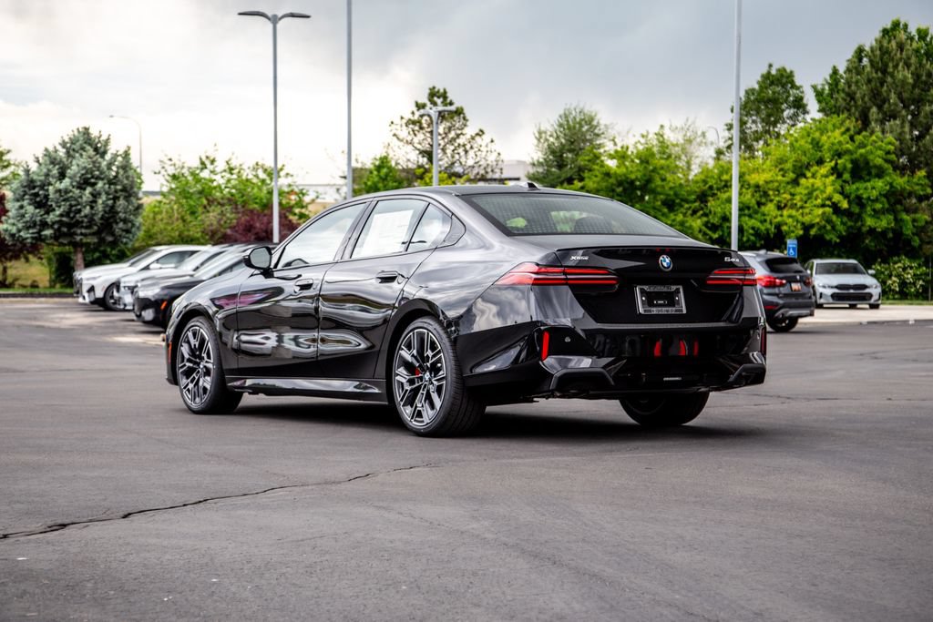New 2026 BMW 540i xDrive w/ M Sport Package AWD/4WD image 3