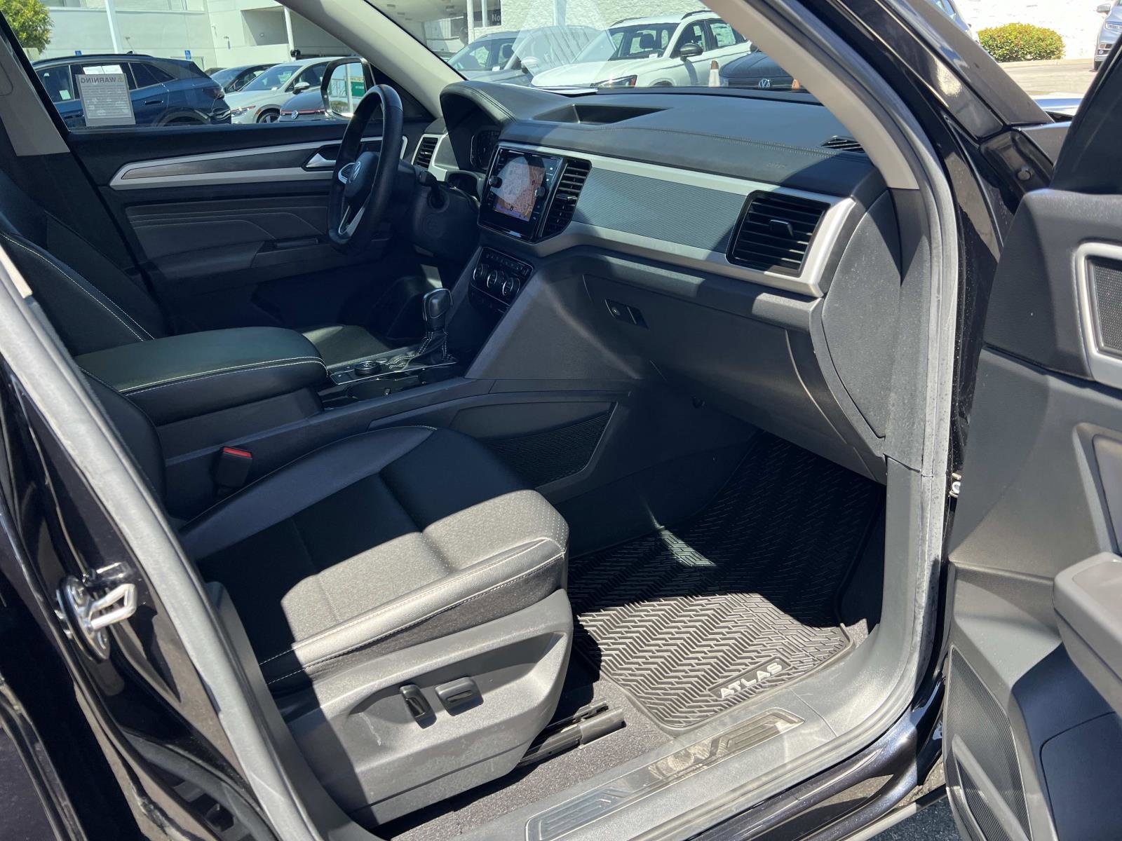Certified 2023 Volkswagen Atlas SEL R-Line AWD/4WD image 32