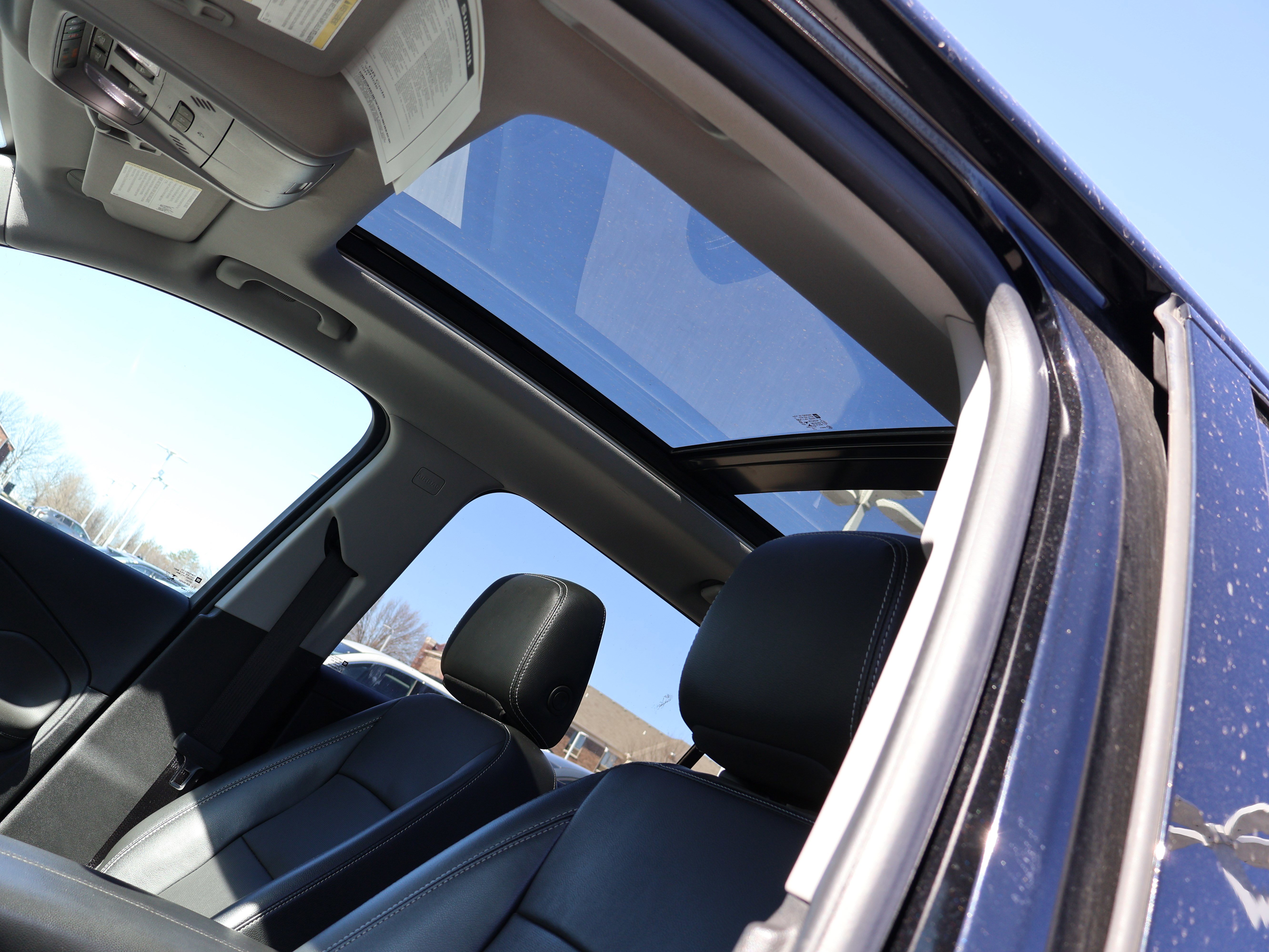 Used 2022 GMC Terrain SLT w/ Infotainment Package II image 36