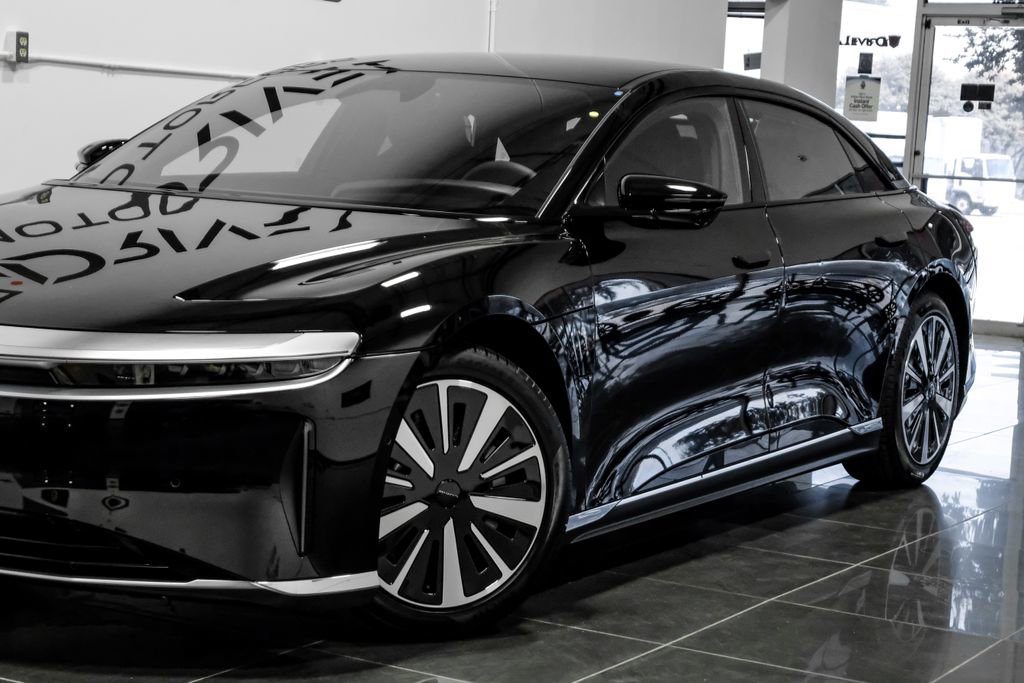 Used 2025 Lucid Air Touring image 11