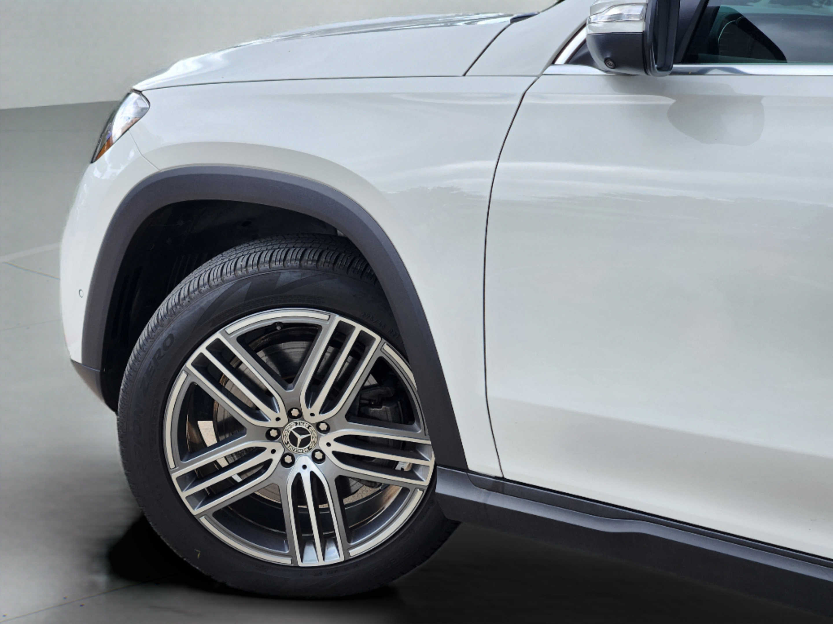 Certified 2025 Mercedes-Benz GLS 450 4MATIC image 27