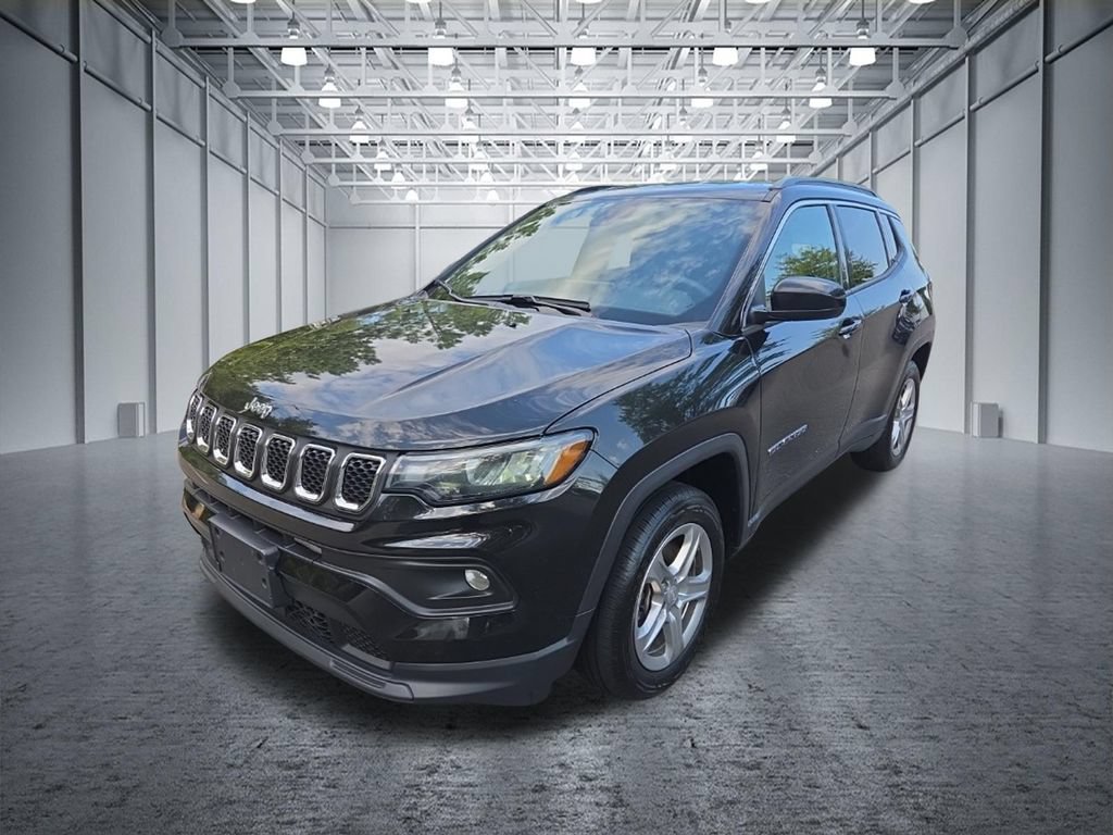 Used 2024 Jeep Compass Latitude AWD/4WD image 3