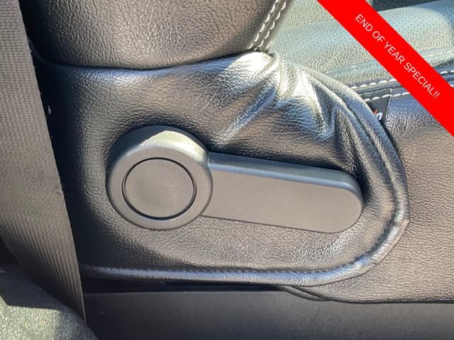 Used 2017 Jeep Wrangler Sahara w/ Connectivity Group image 14