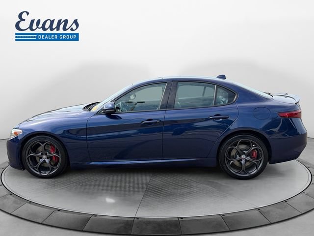 Used 2017 Alfa Romeo Giulia Ti w/ TI 19" Sport Package AWD/4WD image 3