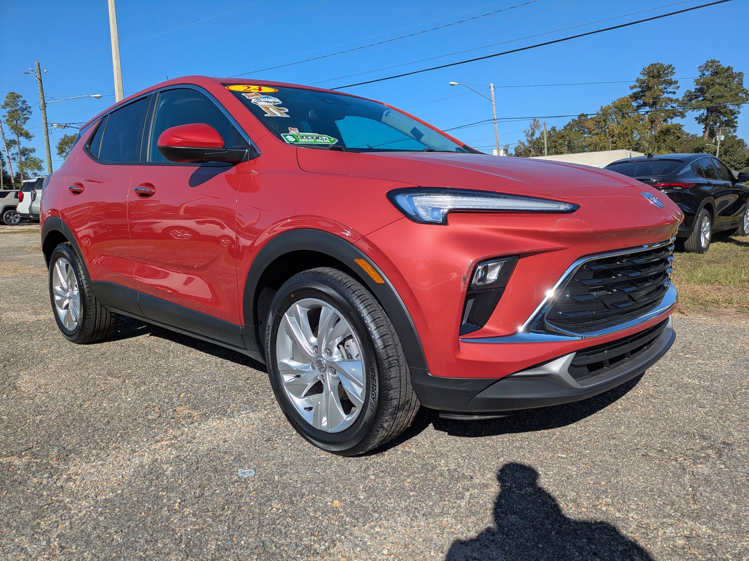 Used 2024 Buick Encore GX Preferred image 2