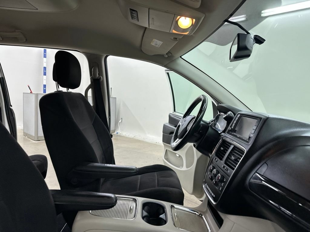 Used 2012 Dodge Grand Caravan SXT w/ Entertainment Group 1 FWD image 26