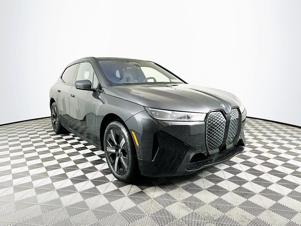 Used 2025 BMW iX xDrive50 image 2