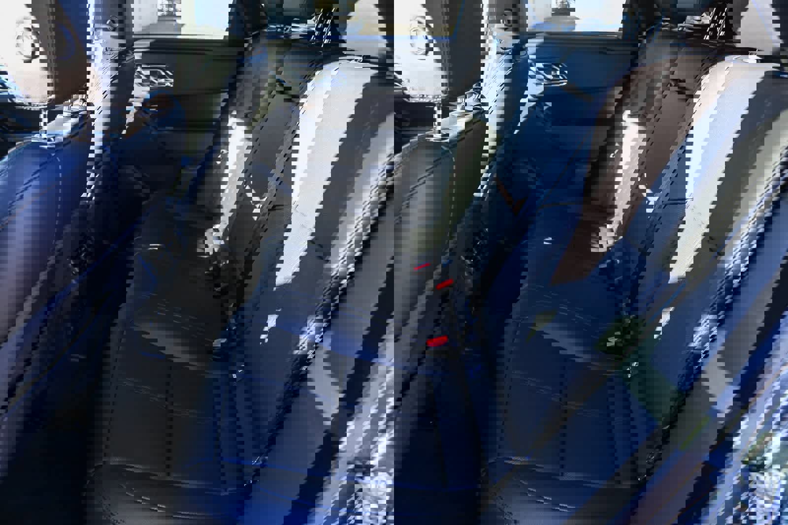 New 2026 Land Rover Range Rover Velar Dynamic SE image 18