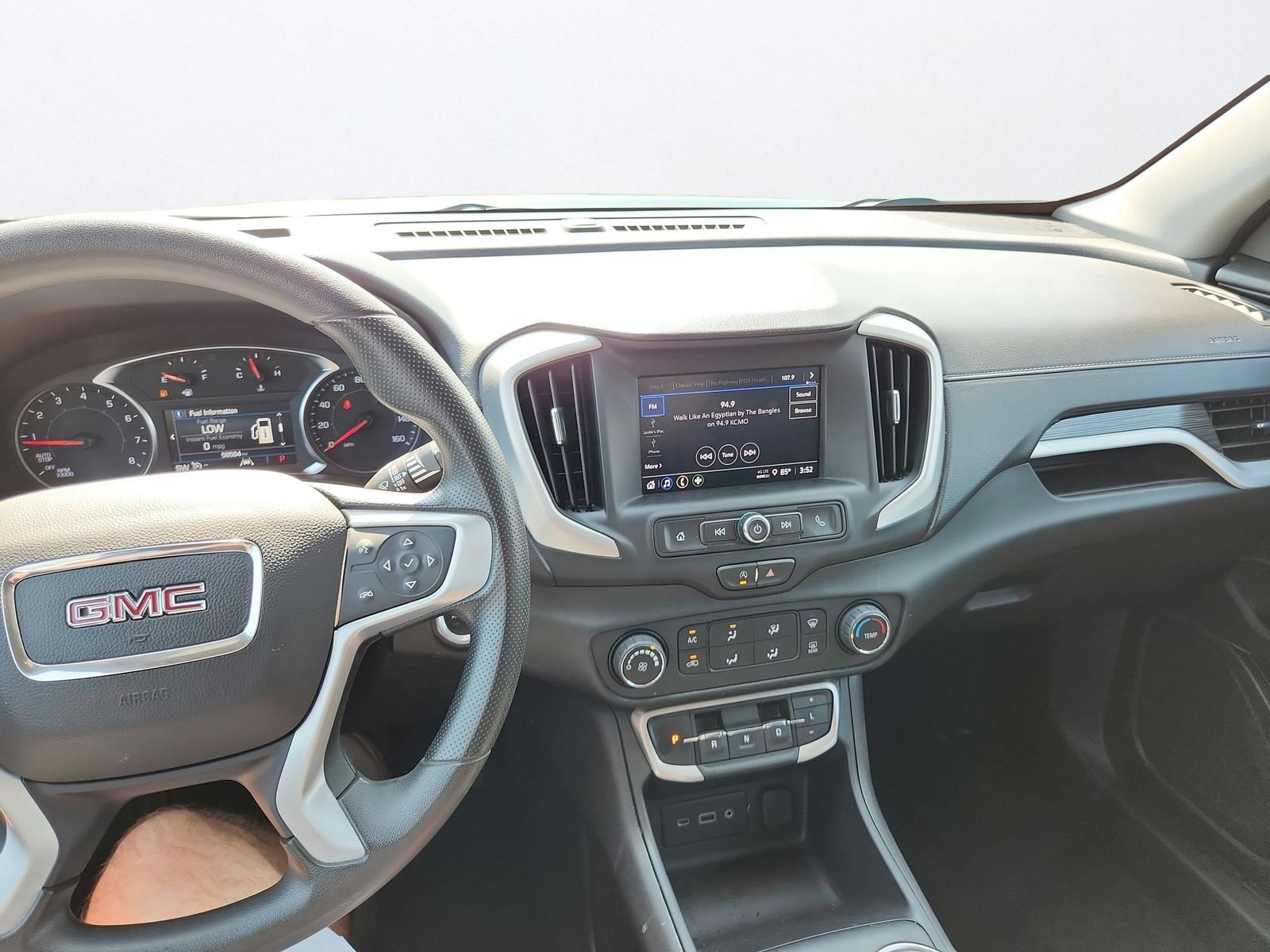 Used 2024 GMC Terrain SLE AWD/4WD image 18