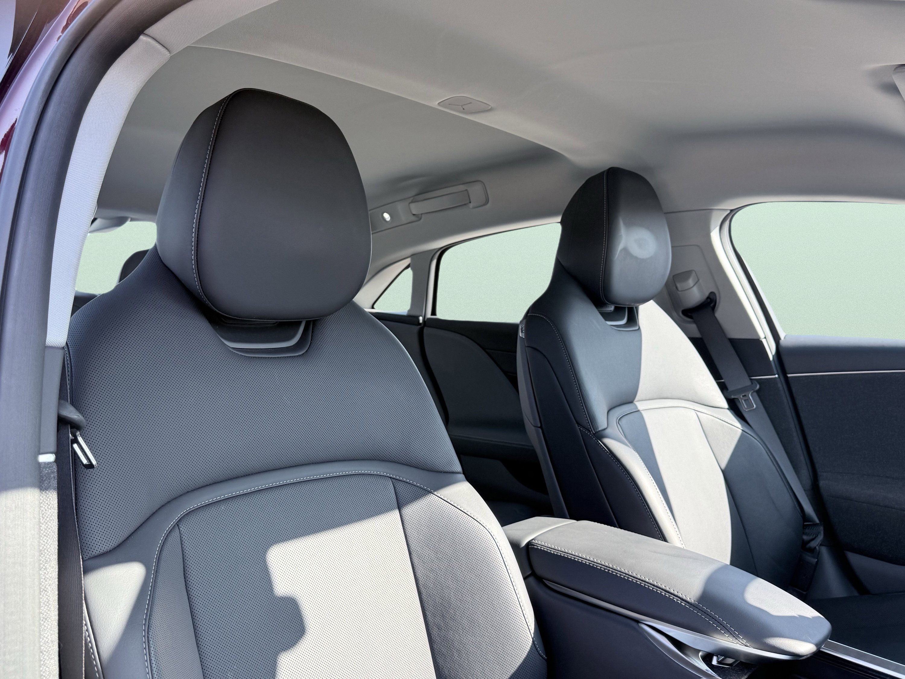 Used 2025 Lucid Air Touring AWD/4WD image 2