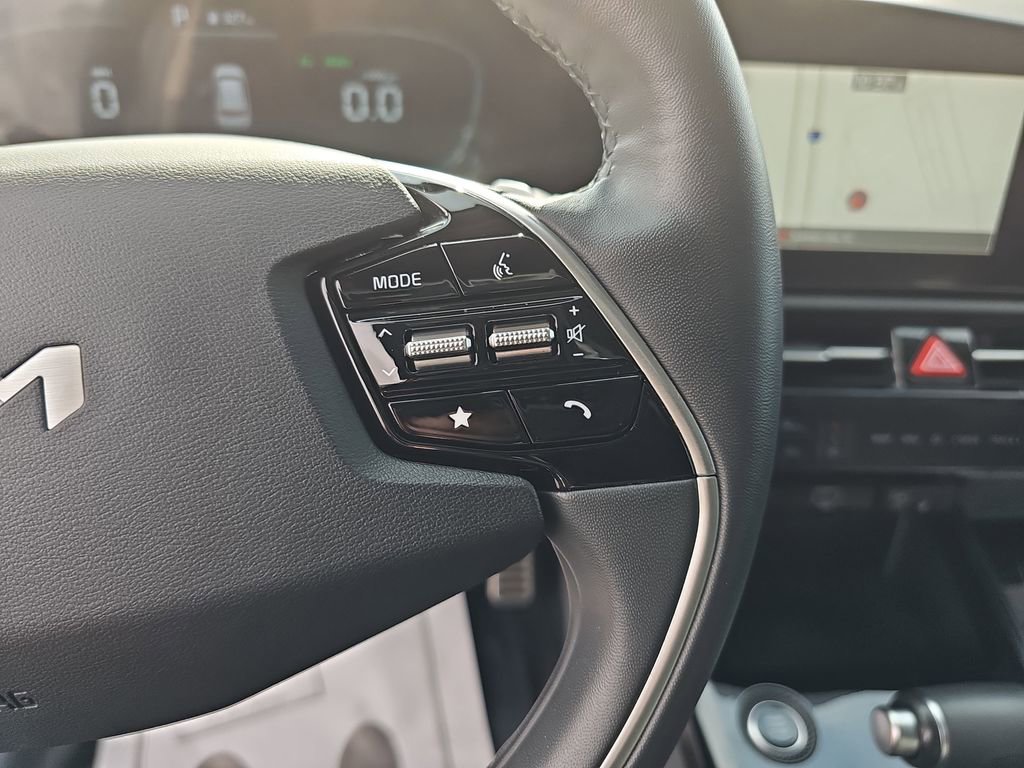 Used 2023 Kia Niro SX Touring image 22