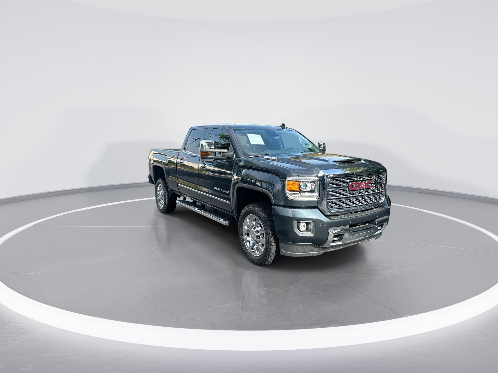 Used 2019 GMC Sierra 2500 Denali w/ Duramax Plus Package AWD/4WD image 2