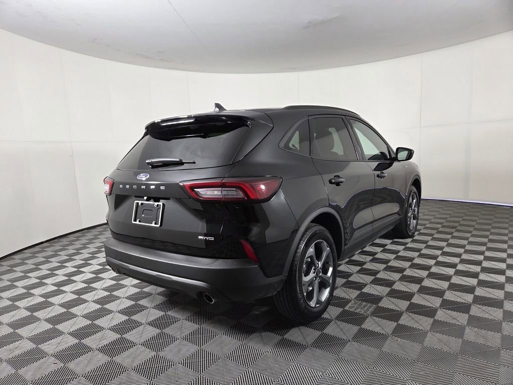 Used 2025 Ford Escape ST-Line image 5