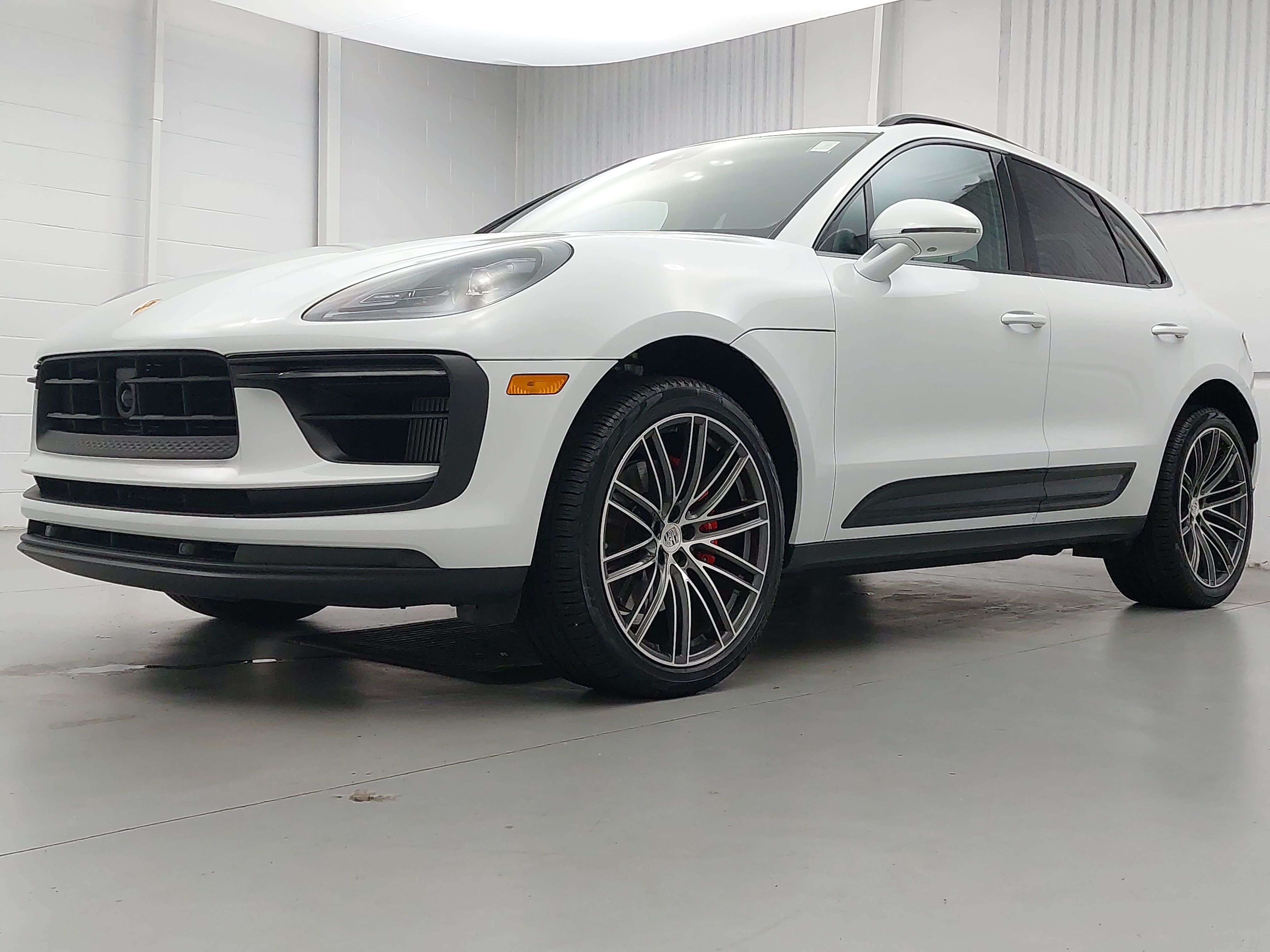 Certified 2025 Porsche Macan S AWD/4WD image 1