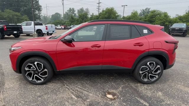New 2026 Chevrolet Trax RS w/ Sunroof Package FWD image 7