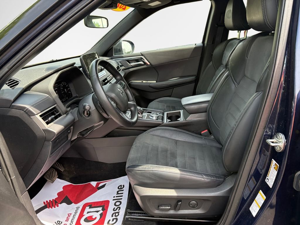 Used 2023 Mitsubishi Outlander SE image 12
