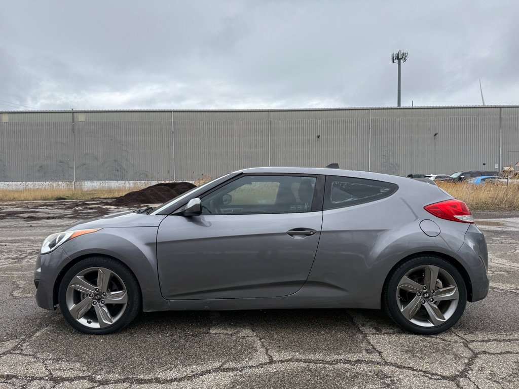 Used 2016 Hyundai Veloster FWD image 2