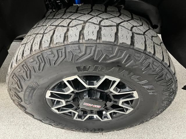 Used 2024 GMC Sierra 2500 AT4X AWD/4WD image 29