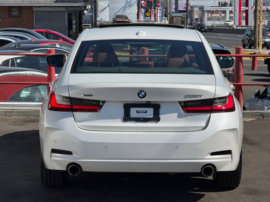 Used 2023 BMW 330i xDrive Sedan w/ Premium Package AWD/4WD image 13