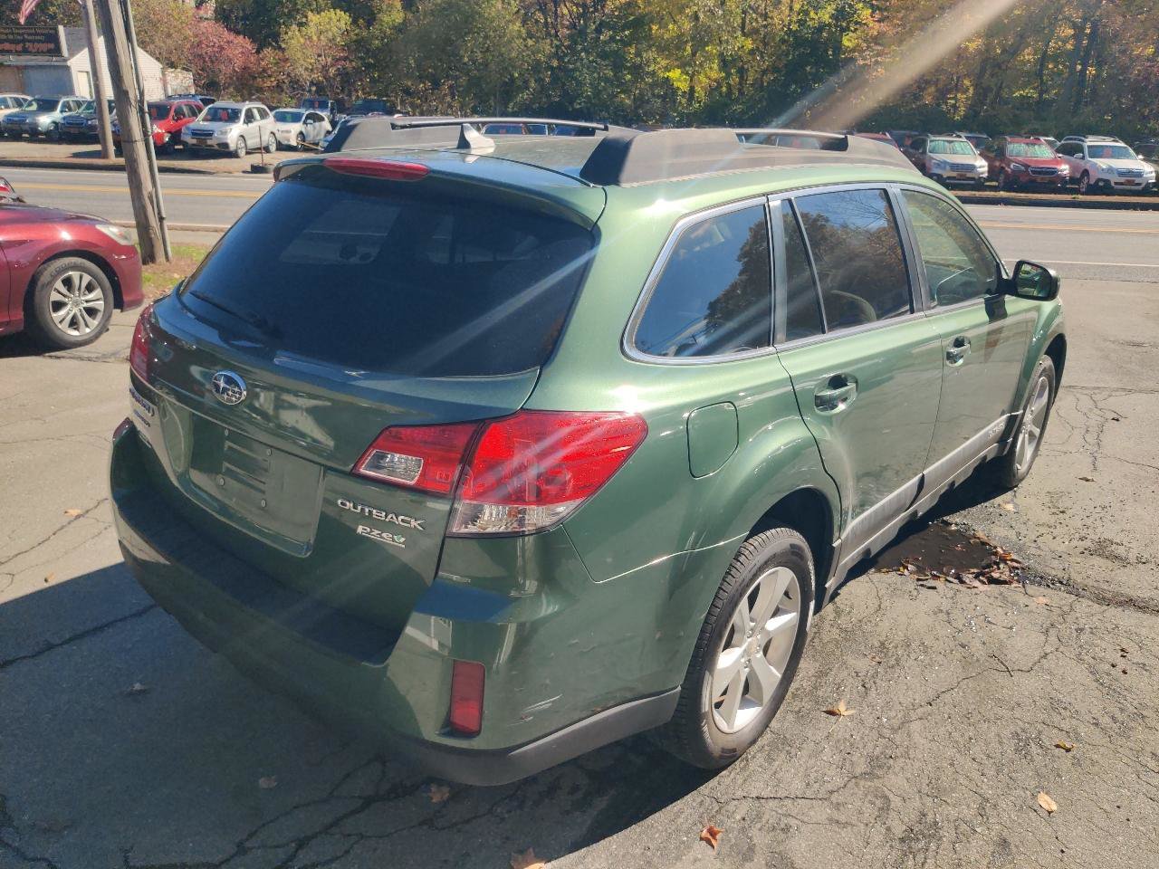 Used 2014 Subaru Outback 2.5i Premium AWD/4WD image 6