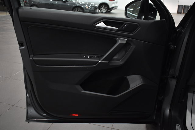 Used 2020 Volkswagen Tiguan SE R-Line image 31
