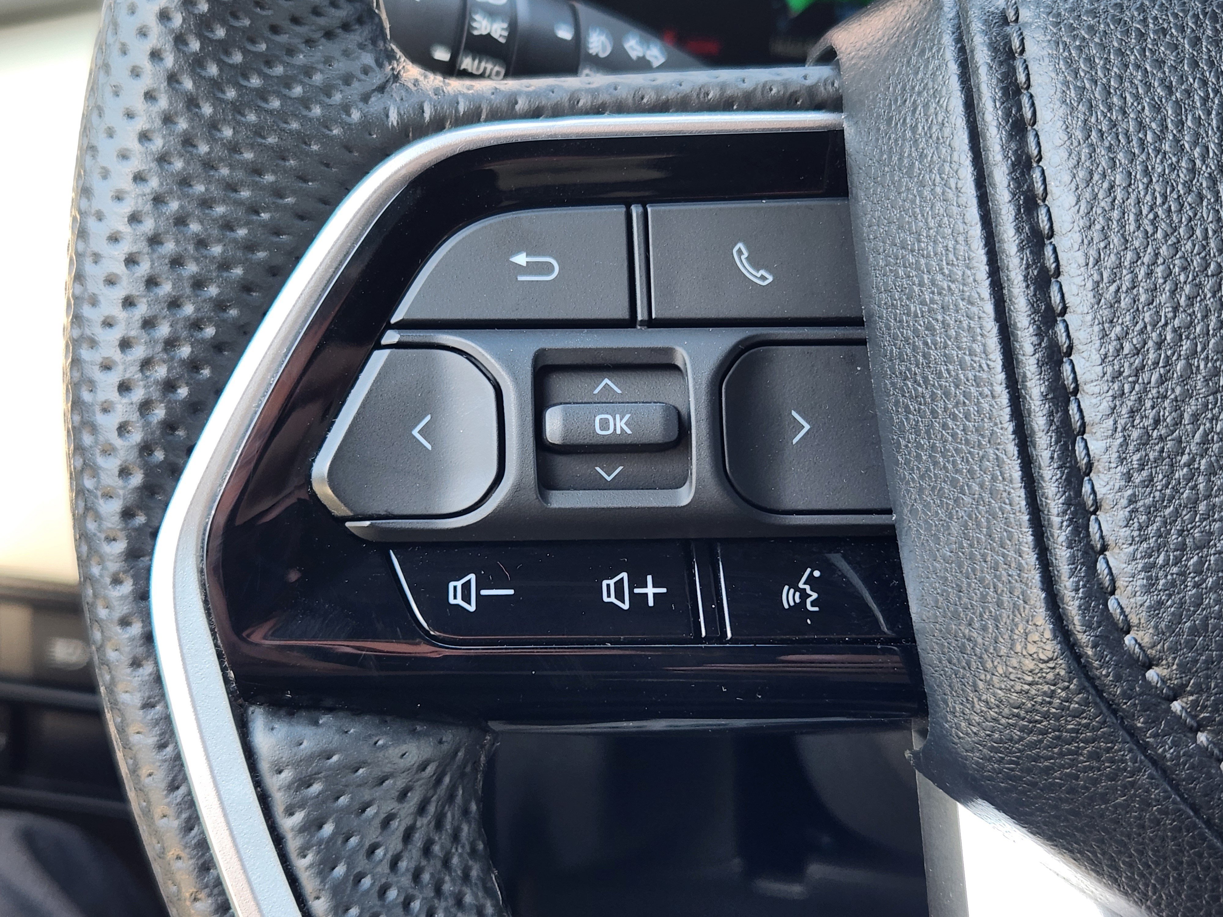 Certified 2024 Toyota Sequoia Capstone AWD/4WD image 12