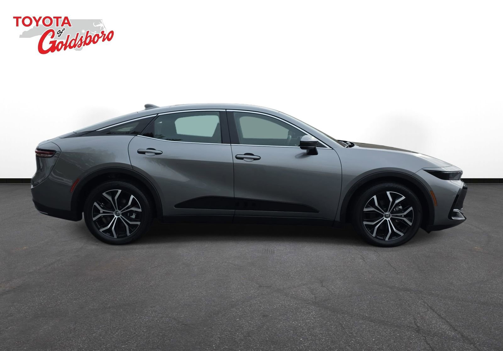 Used 2023 Toyota Crown XLE image 4