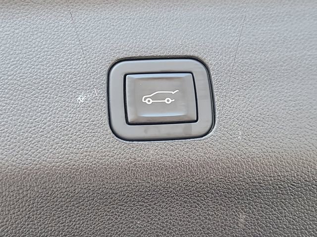 Used 2023 GMC Yukon XL Denali w/ Denali Reserve Package image 8